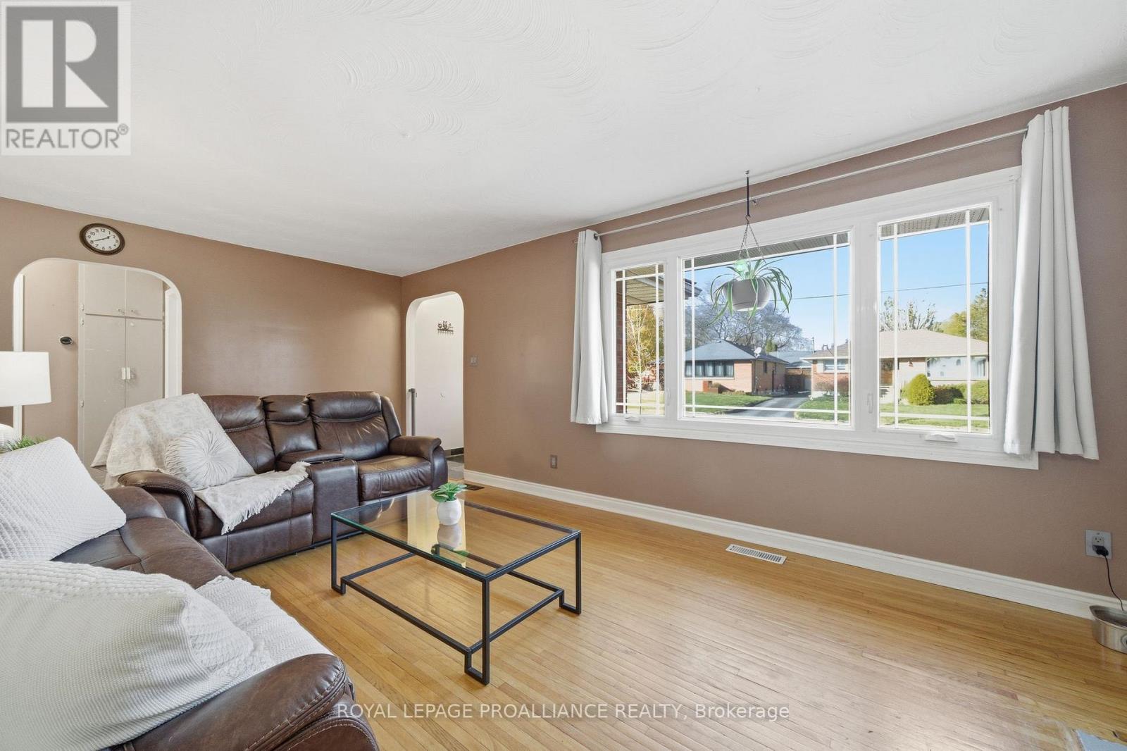 81 Crestview Avenue, Belleville, Ontario  K8N 1W6 - Photo 6 - X12564372