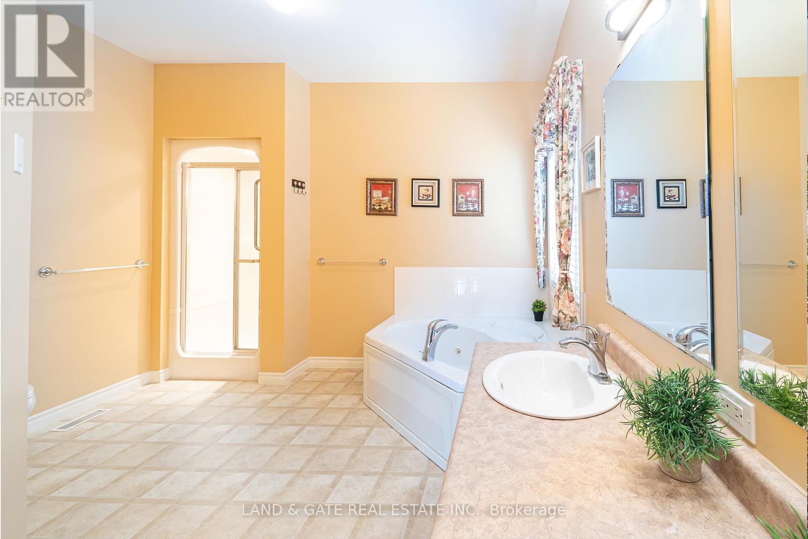 58 Elmdale Drive, Prince Edward County, Ontario  K0K 3L0 - Photo 17 - X12574076