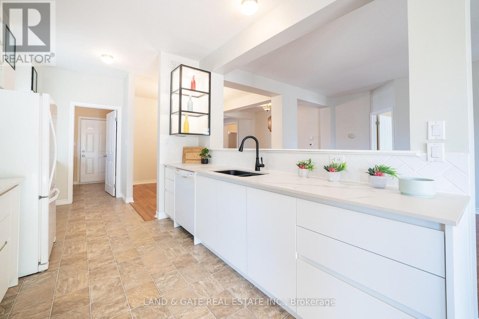 58 Elmdale Drive, Prince Edward County, Ontario  K0K 3L0 - Photo 8 - X12574076