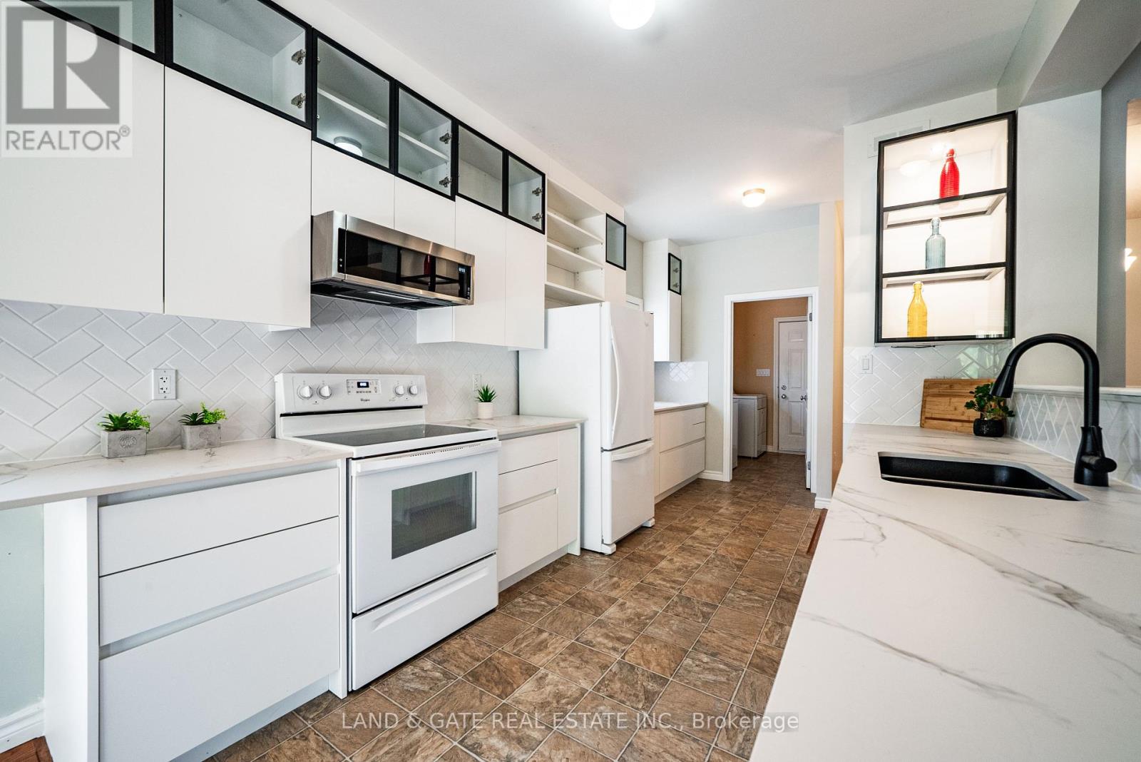 58 Elmdale Drive, Prince Edward County, Ontario  K0K 3L0 - Photo 9 - X12574076