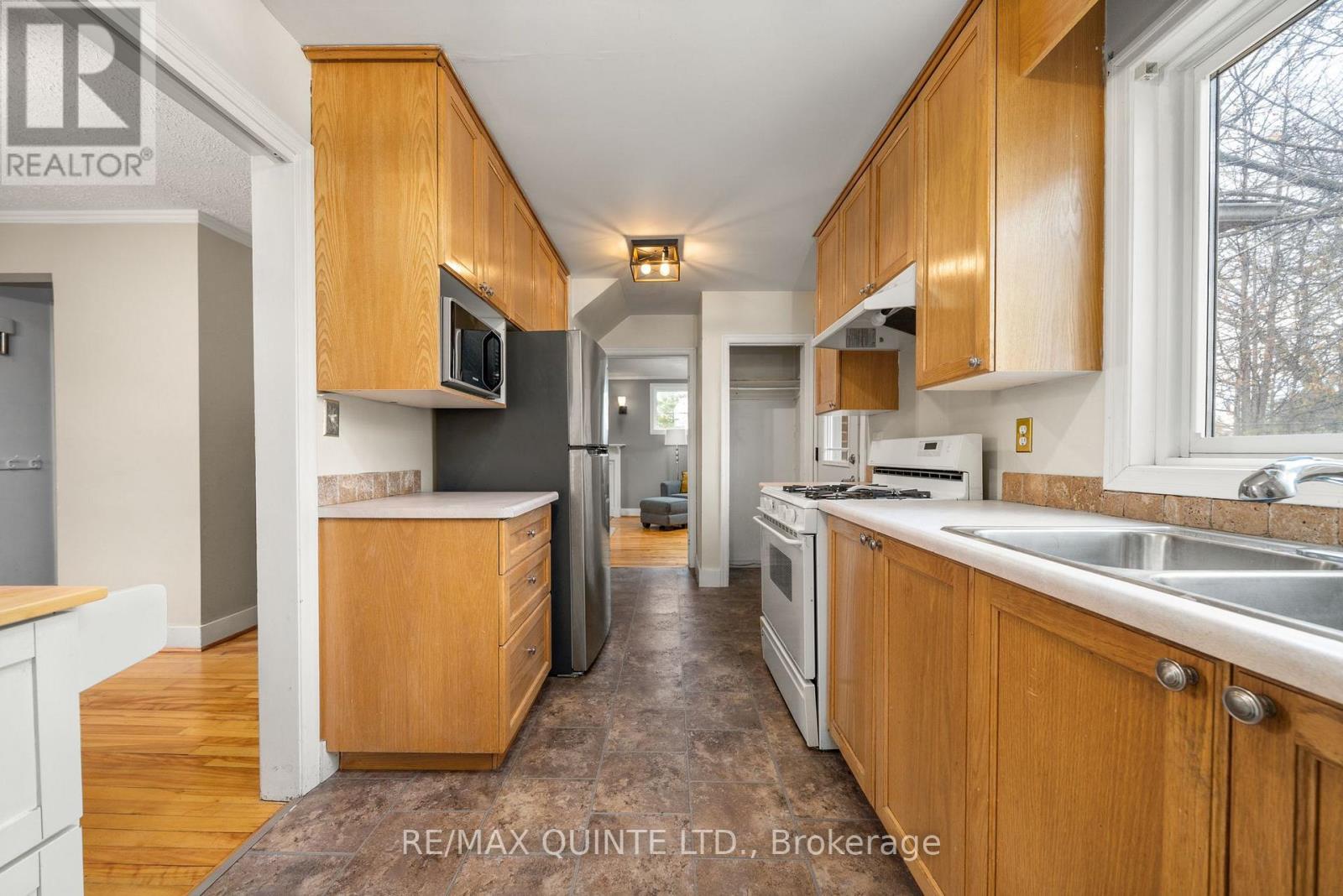 8 Greenlawn Avenue, Belleville, Ontario  K8N 4B5 - Photo 16 - X12574114