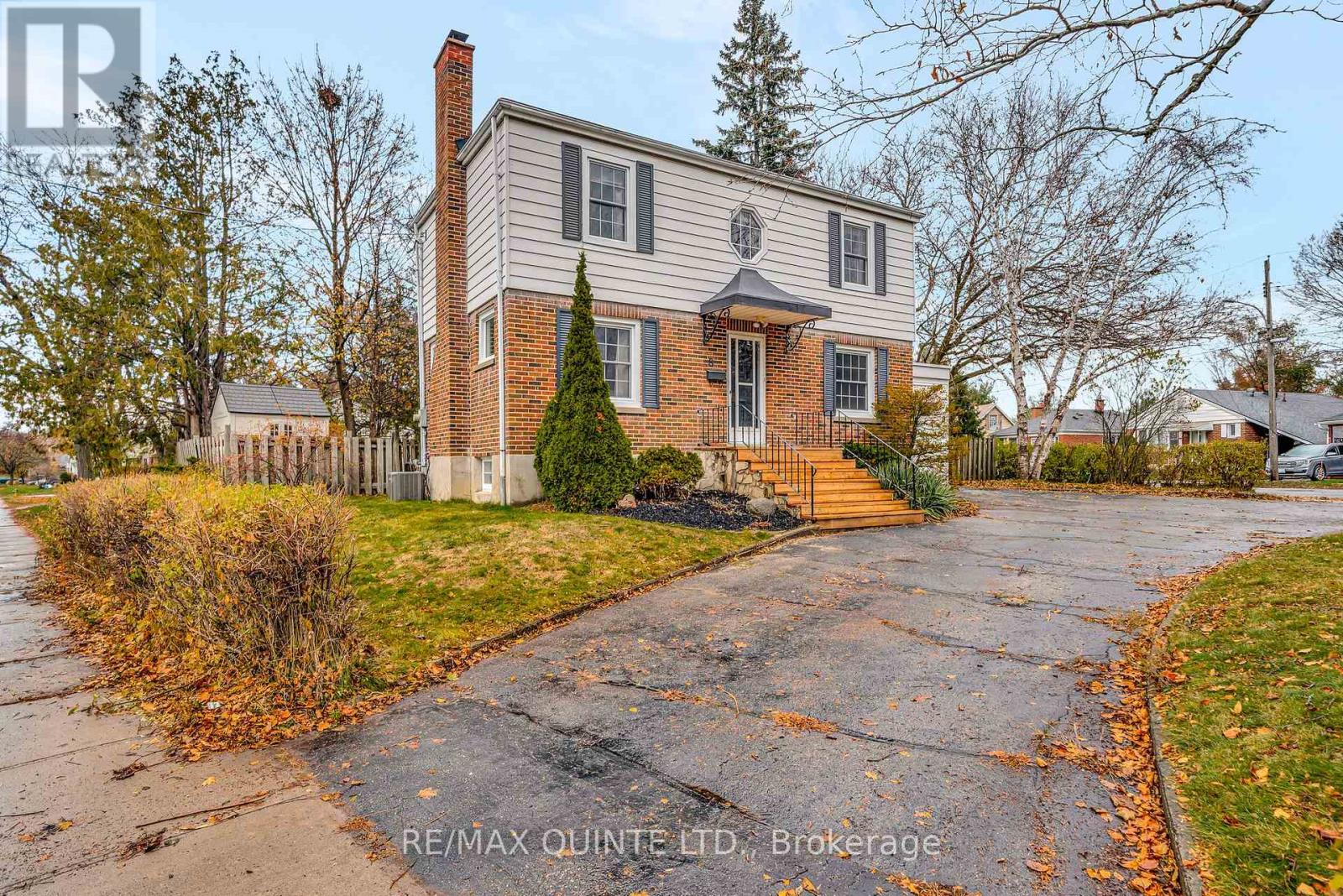 8 Greenlawn Avenue, Belleville, Ontario  K8N 4B5 - Photo 2 - X12574114