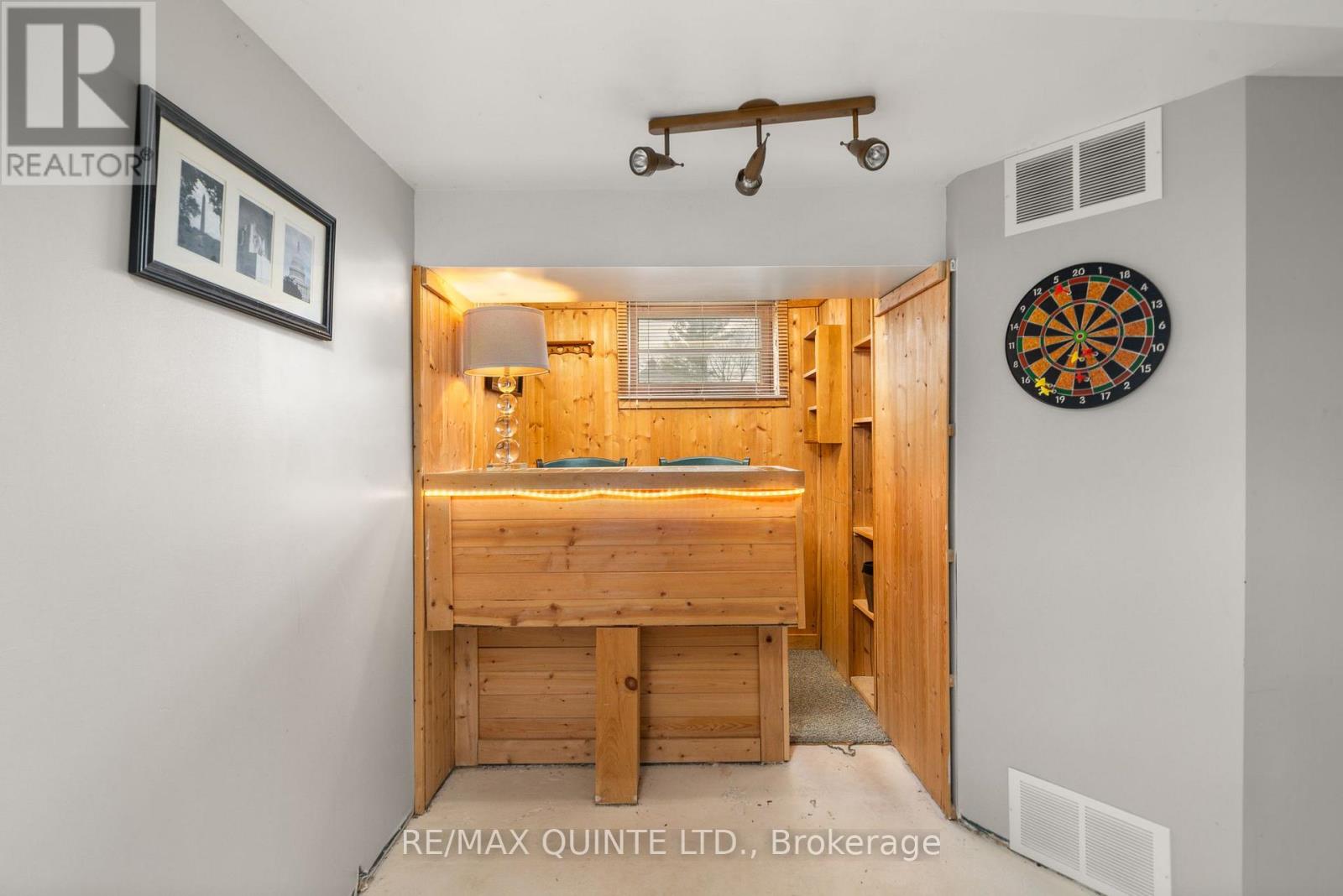 8 Greenlawn Avenue, Belleville, Ontario  K8N 4B5 - Photo 33 - X12574114