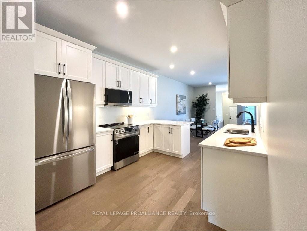 35 Athabaska Drive, Belleville, Ontario  K8N 0T1 - Photo 8 - X12585526