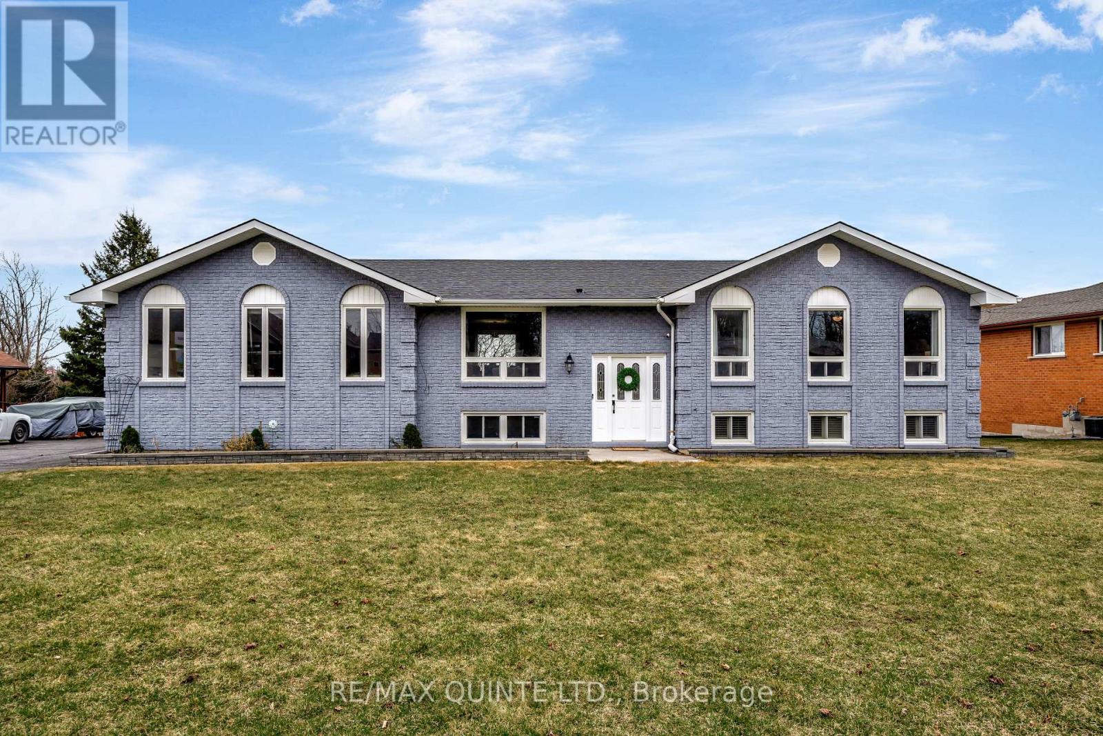 94 Cloverleaf Drive, Belleville, Ontario  K8N 4Z5 - Photo 2 - X12593686