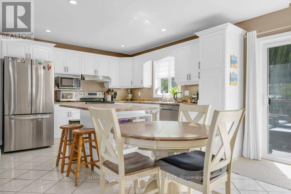 12 Stonegate Crescent, Quinte West, Ontario  K0K 2C0 - Photo 12 - X12597504