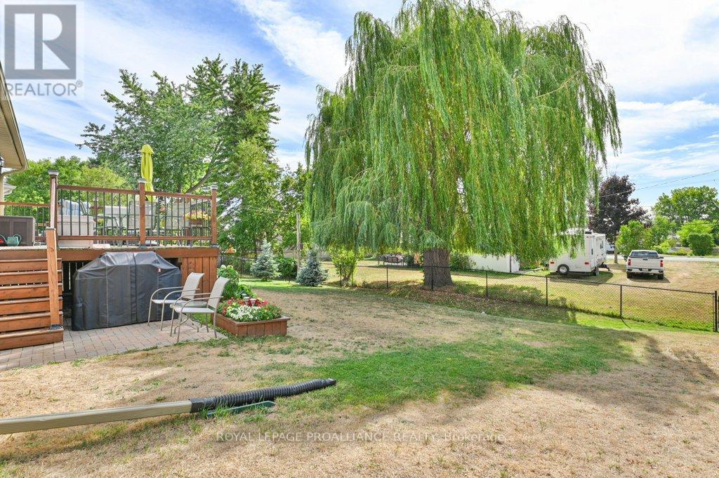 12 Stonegate Crescent, Quinte West, Ontario  K0K 2C0 - Photo 30 - X12597504