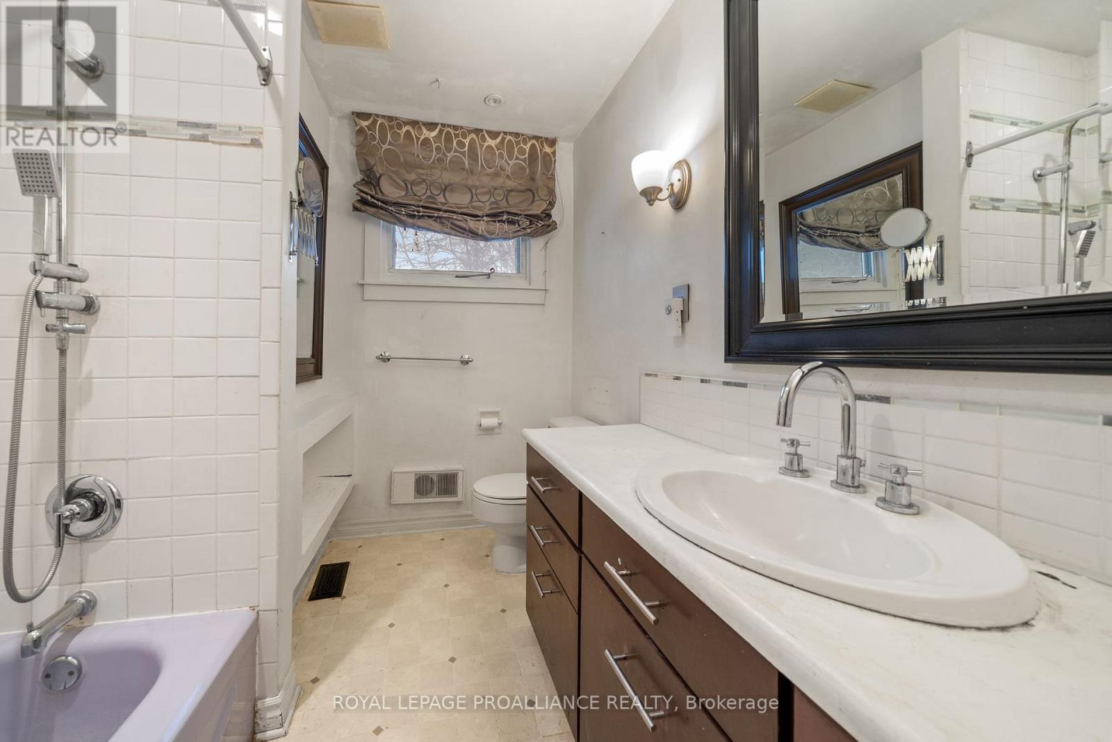 1237 Victoria Road, Prince Edward County, Ontario  K0K 1A0 - Photo 28 - X12604910