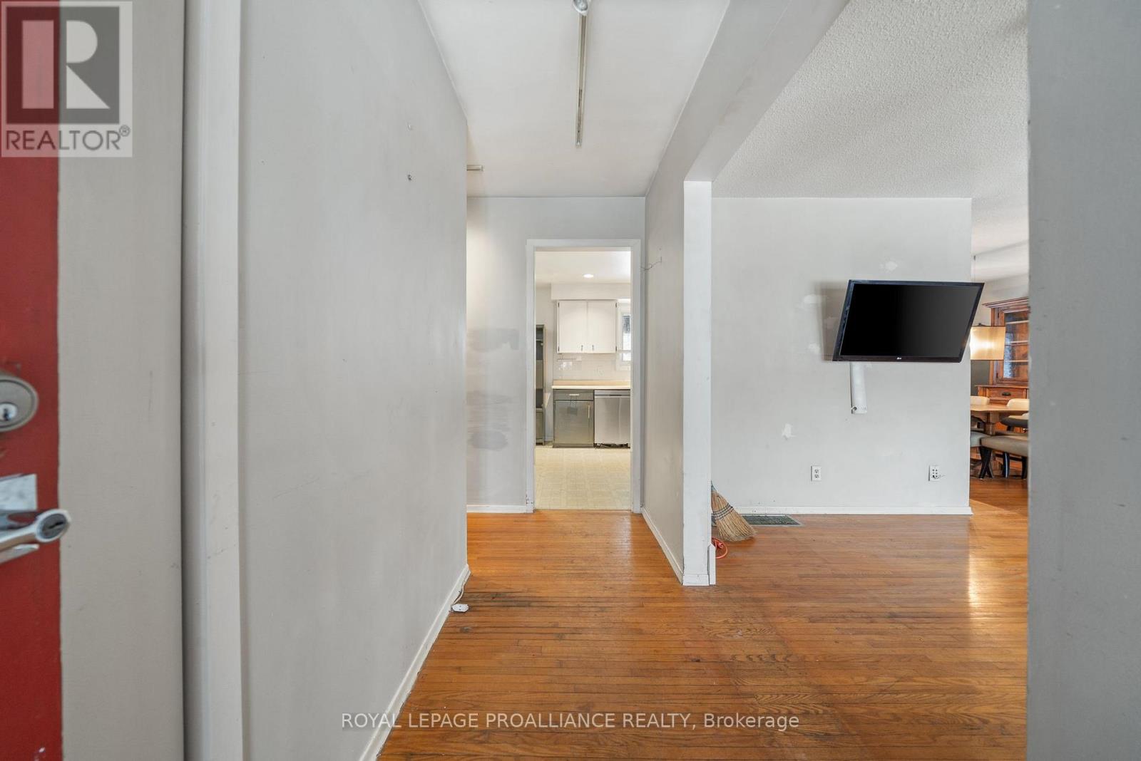 1237 Victoria Road, Prince Edward County, Ontario  K0K 1A0 - Photo 8 - X12604910