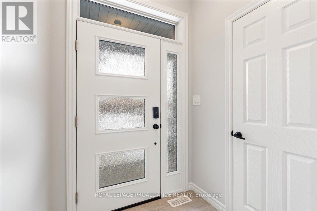 18 Miramichi Street, Belleville, Ontario  K8N 0T3 - Photo 2 - X12634196