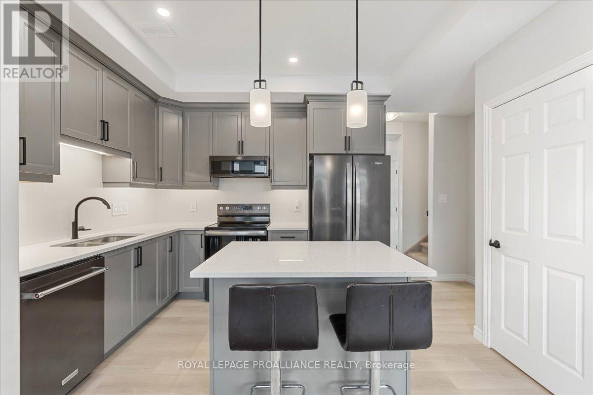 18 Miramichi Street, Belleville, Ontario  K8N 0T3 - Photo 9 - X12634196