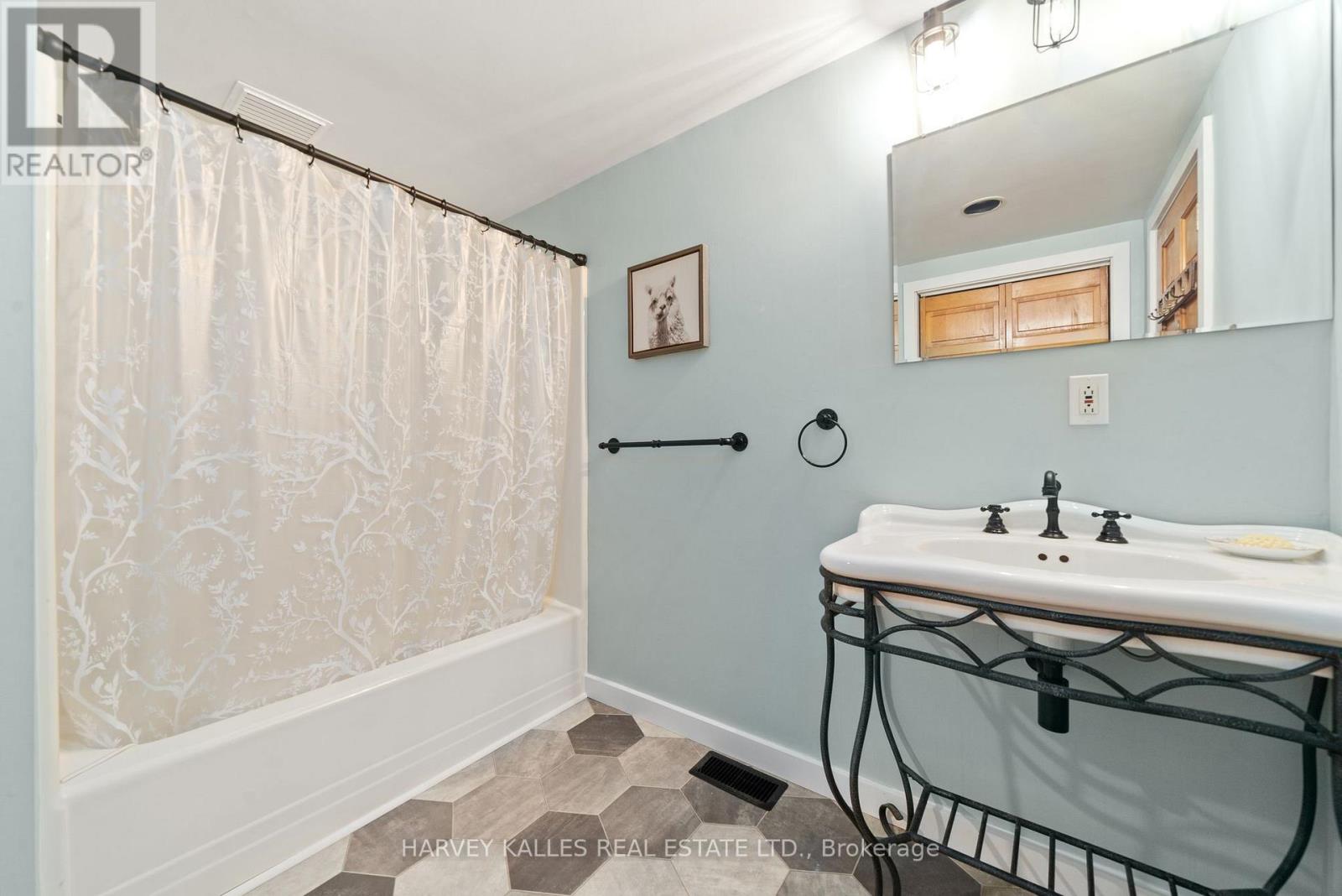 13965 Loyalist Parkway, Prince Edward County, Ontario  K0K 2T0 - Photo 17 - X12635328