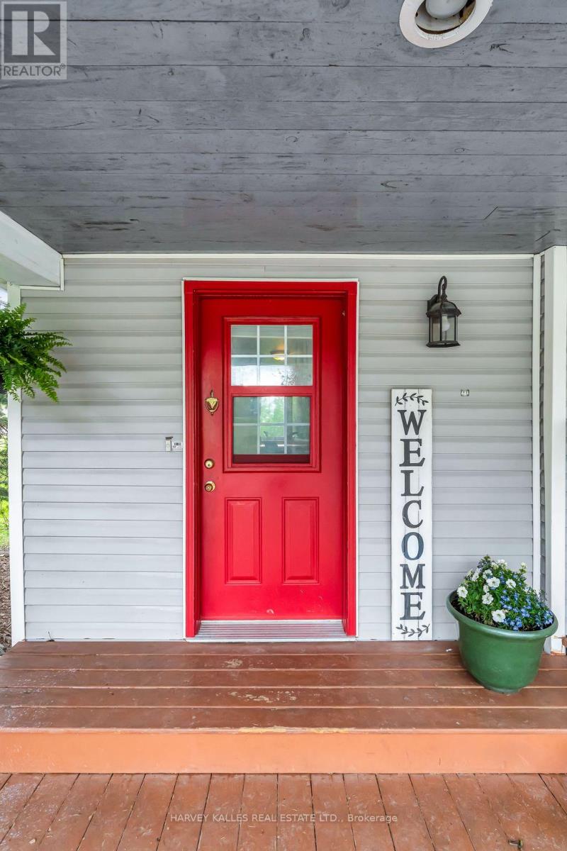 13965 Loyalist Parkway, Prince Edward County, Ontario  K0K 2T0 - Photo 2 - X12635328