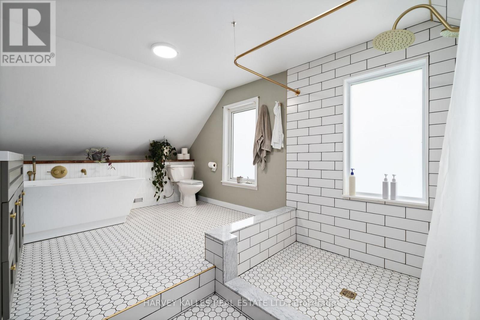 13965 Loyalist Parkway, Prince Edward County, Ontario  K0K 2T0 - Photo 22 - X12635328