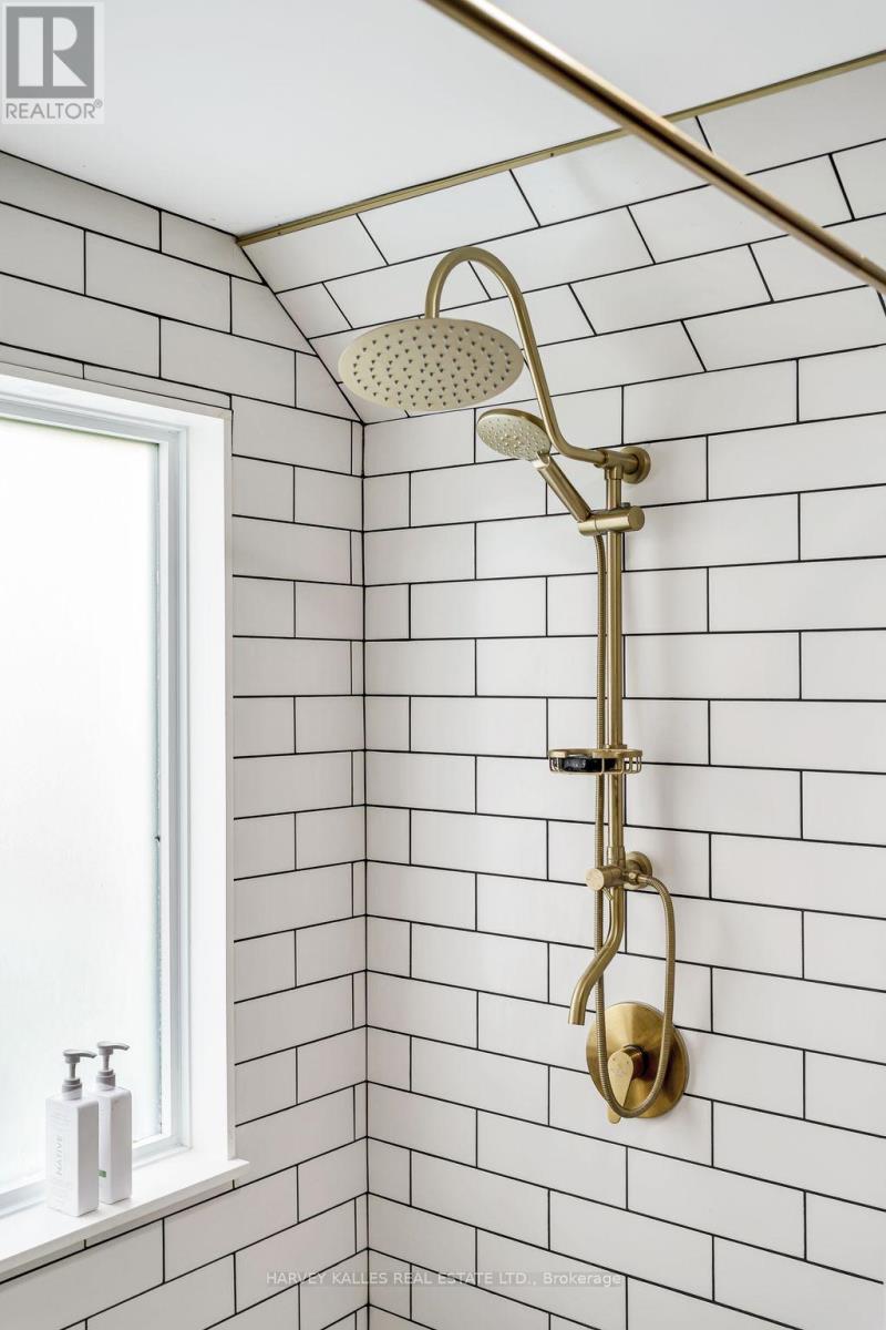 13965 Loyalist Parkway, Prince Edward County, Ontario  K0K 2T0 - Photo 23 - X12635328