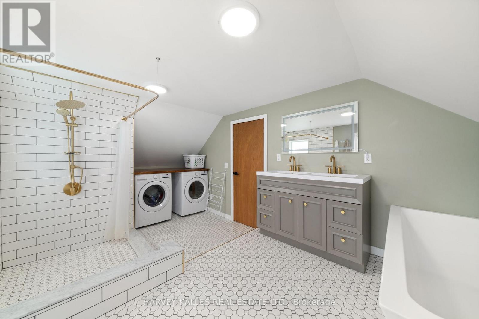 13965 Loyalist Parkway, Prince Edward County, Ontario  K0K 2T0 - Photo 24 - X12635328