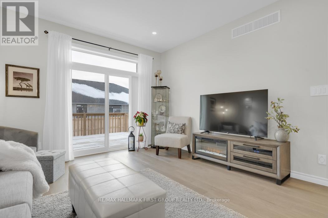 114 Athabaska Drive, Belleville, Ontario  K8N 0V6 - Photo 17 - X12656466