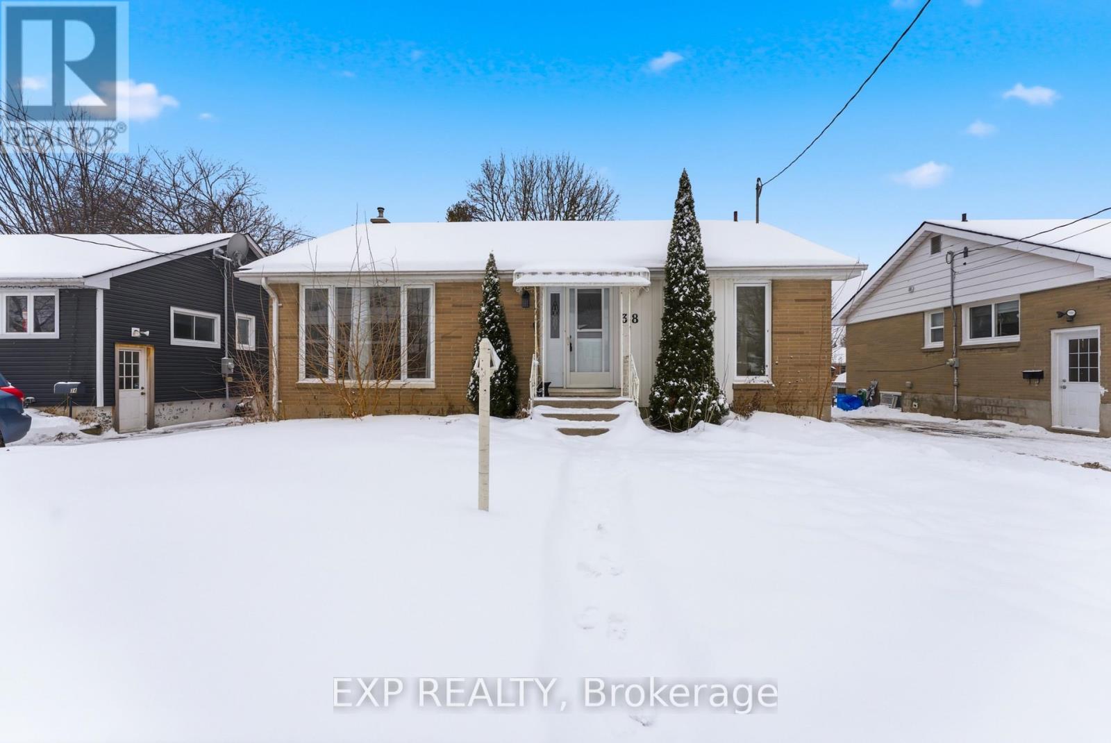 38 GREENLAWN AVENUE, Belleville, Ontario