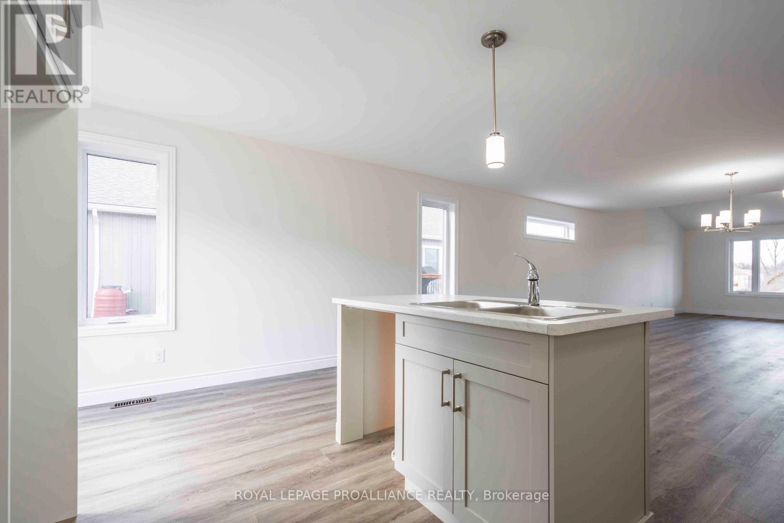 110 Farrington Crescent, Prince Edward County, Ontario  K0K 2T0 - Photo 12 - X12679656