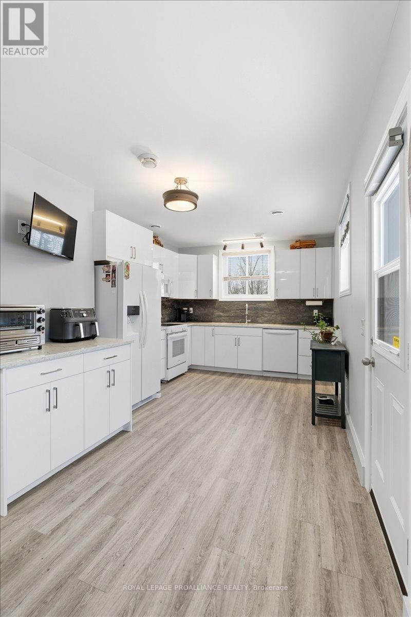 555 Douglas Road, Centre Hastings, Ontario  K0K 3H0 - Photo 14 - X12681592