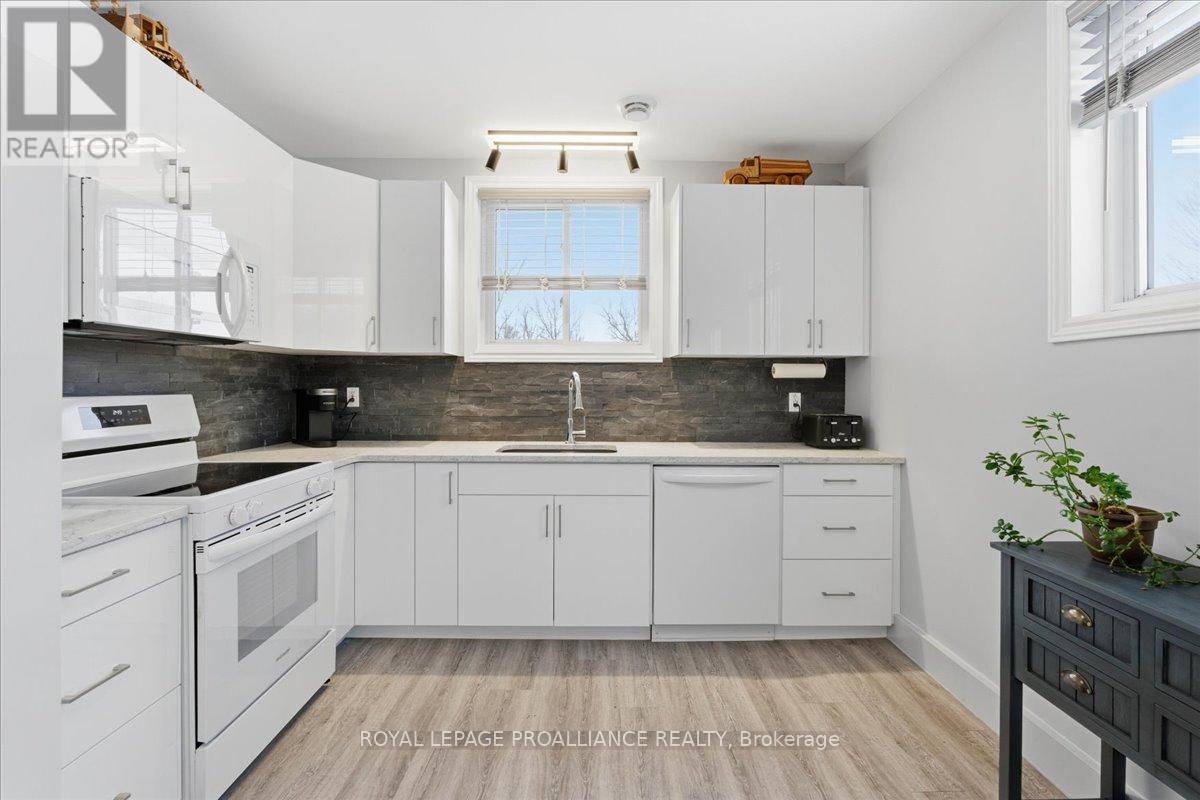 555 Douglas Road, Centre Hastings, Ontario  K0K 3H0 - Photo 5 - X12681592