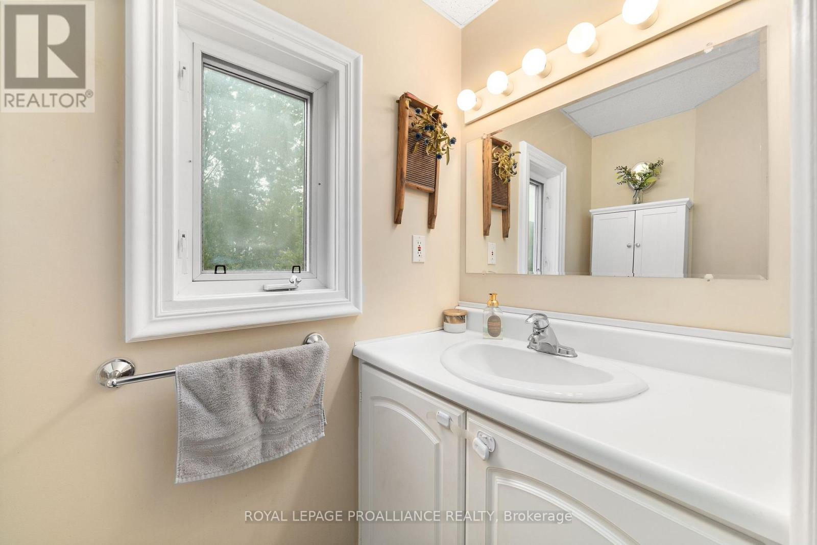 16 Benjamin Street, Belleville, Ontario  K8P 1P7 - Photo 31 - X12689010