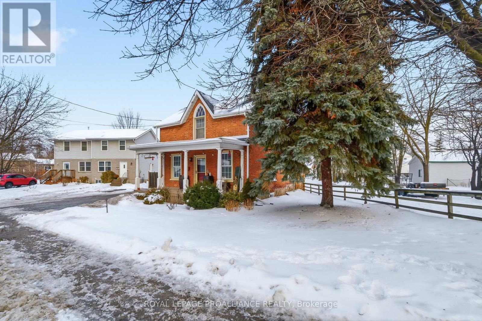 16 Benjamin Street, Belleville, Ontario  K8P 1P7 - Photo 5 - X12689010