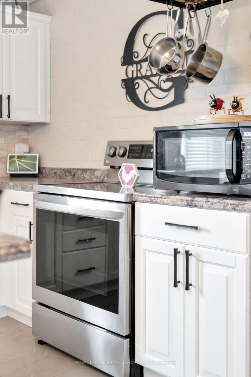 16 Benjamin Street, Belleville, Ontario  K8P 1P7 - Photo 9 - X12689010