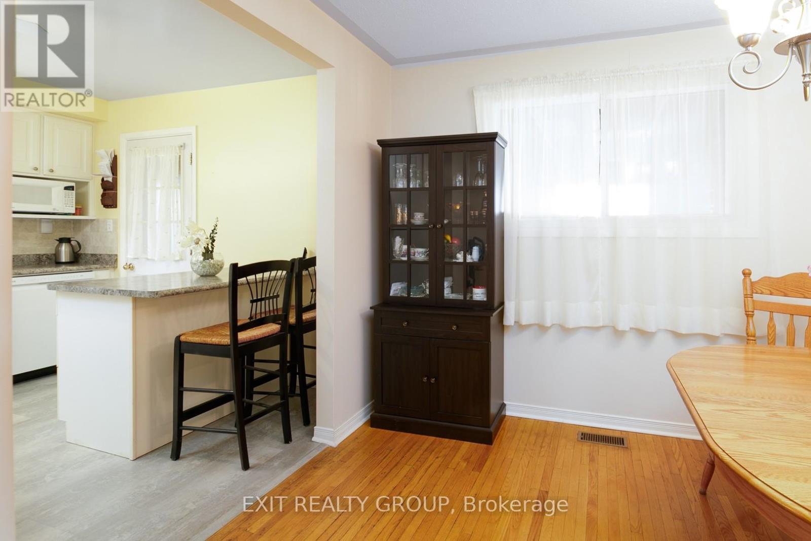 31 Lexington Crescent, Belleville, Ontario  K8P 4L2 - Photo 7 - X12691434