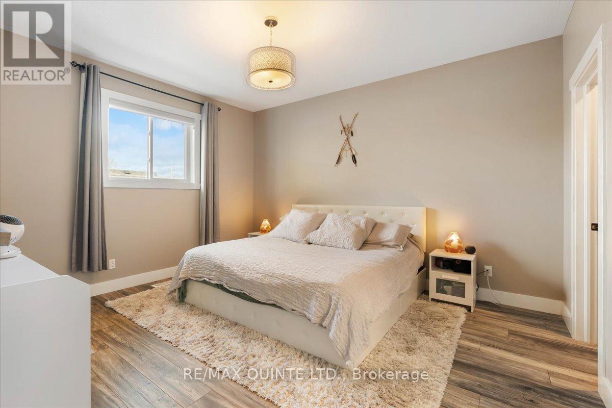 564 Sidney Street, Belleville, Ontario  K8P 4A2 - Photo 25 - X12693070