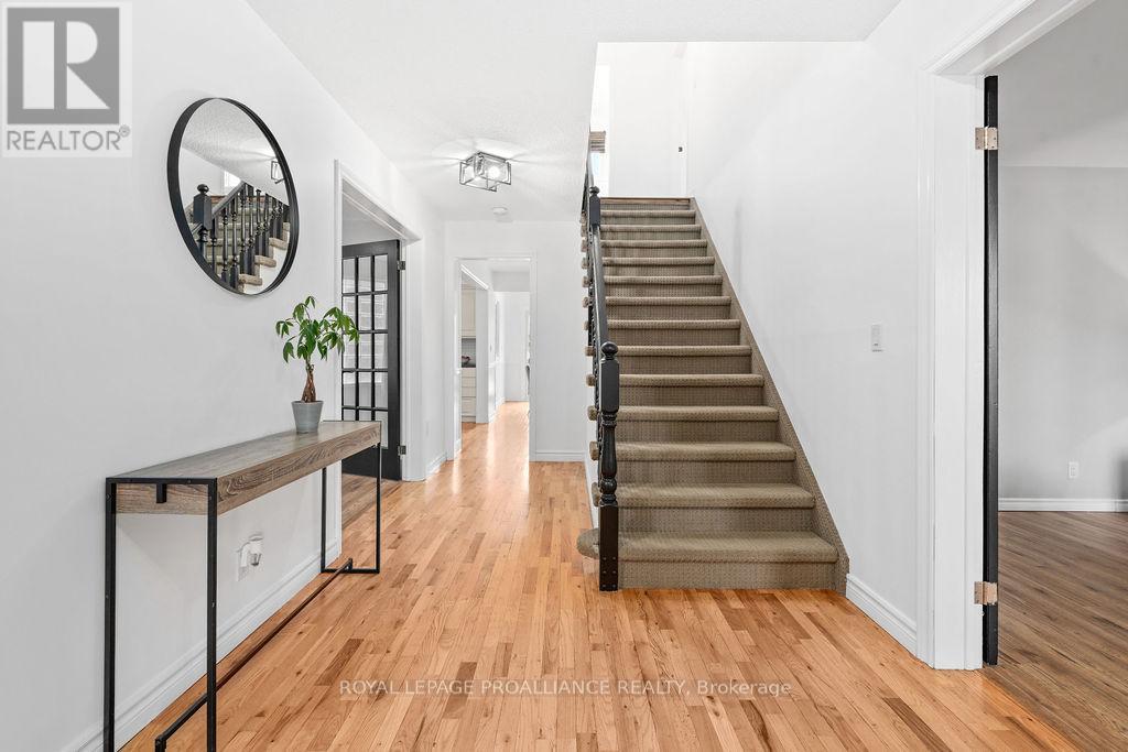 29 Sherwood Crescent, Belleville, Ontario  K8P 5G2 - Photo 7 - X12697742