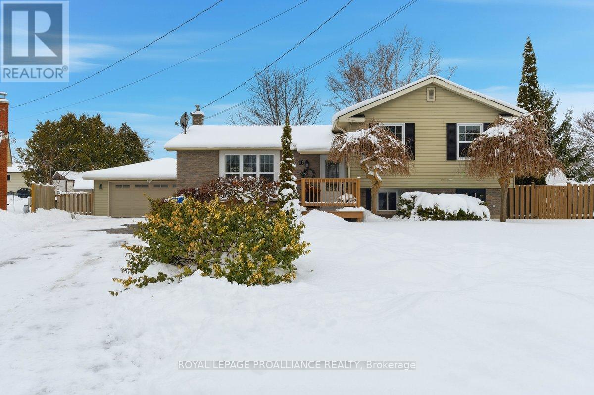 16 CENTRE COURT, Quinte West, Ontario