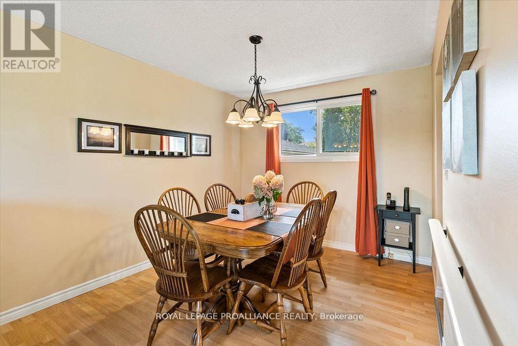 16 Centre Court, Quinte West, Ontario  K0K 2C0 - Photo 12 - X12699194