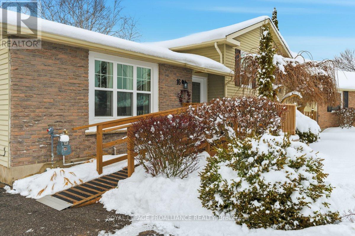 16 Centre Court, Quinte West, Ontario  K0K 2C0 - Photo 2 - X12699194