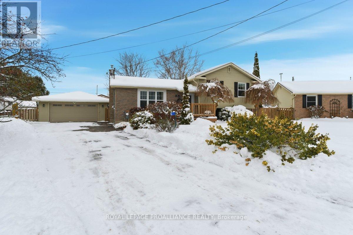 16 Centre Court, Quinte West, Ontario  K0K 2C0 - Photo 3 - X12699194