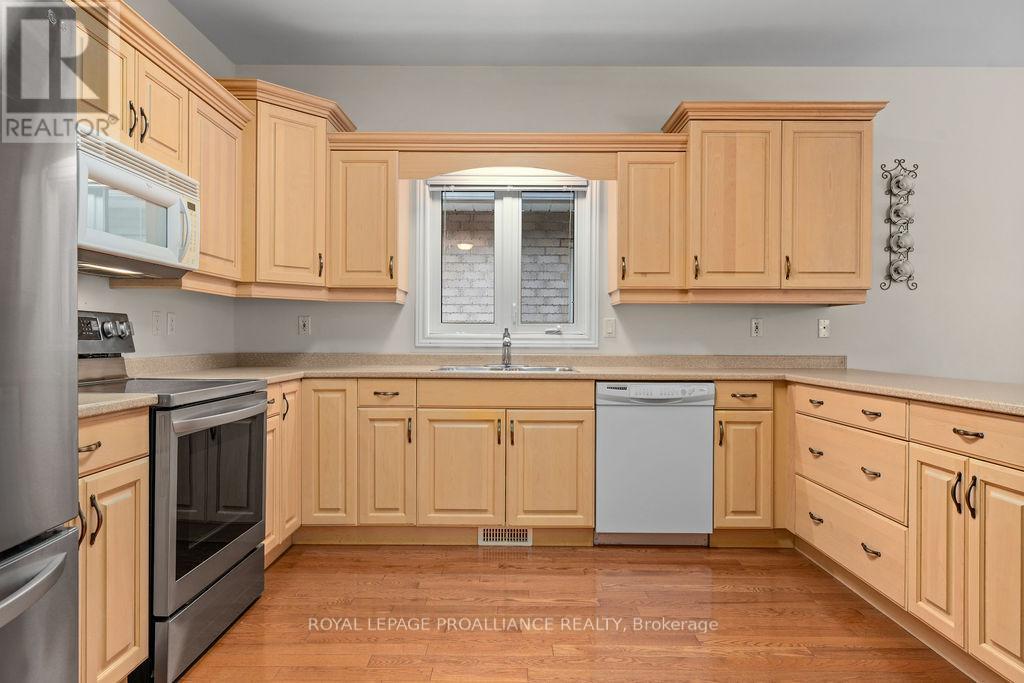 52 Simcoe Drive, Belleville, Ontario  K8N 4Z5 - Photo 19 - X12701434