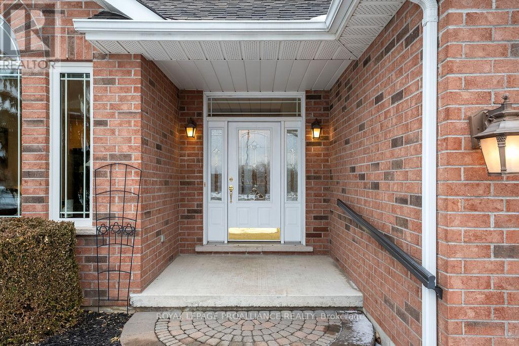 52 Simcoe Drive, Belleville, Ontario  K8N 4Z5 - Photo 9 - X12701434