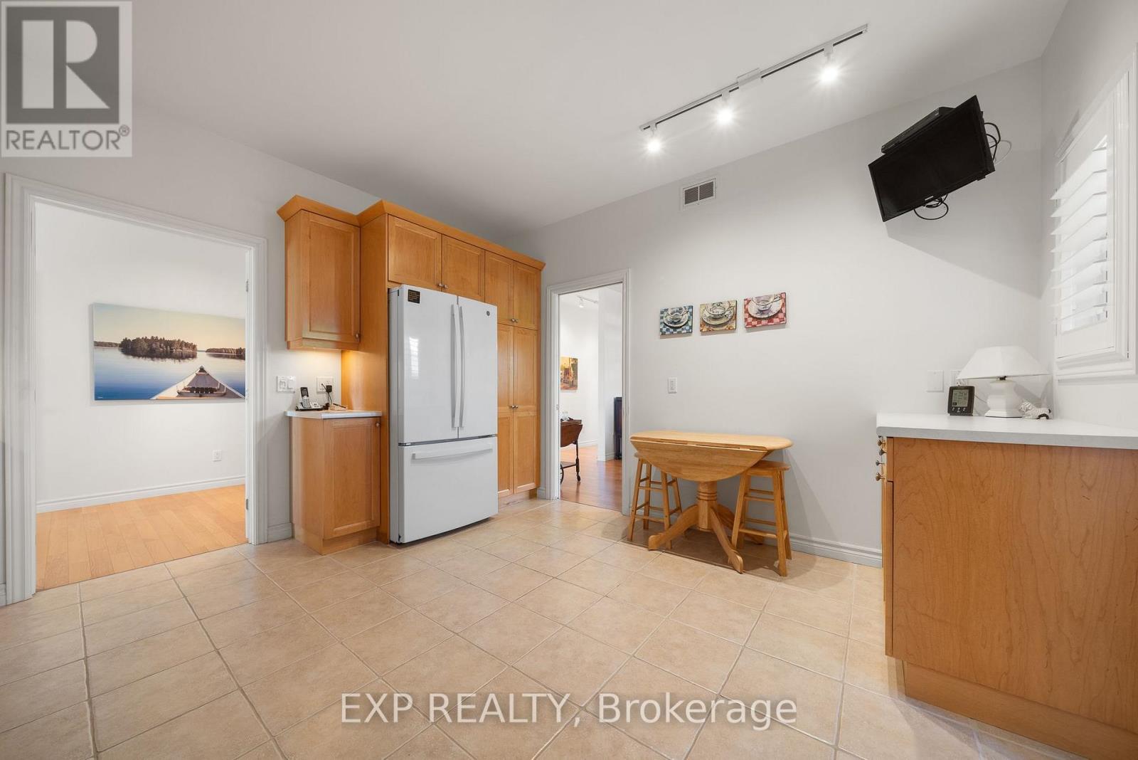 45 Maplehurst Crescent, Prince Edward County, Ontario  K0K 3L0 - Photo 4 - X12706772