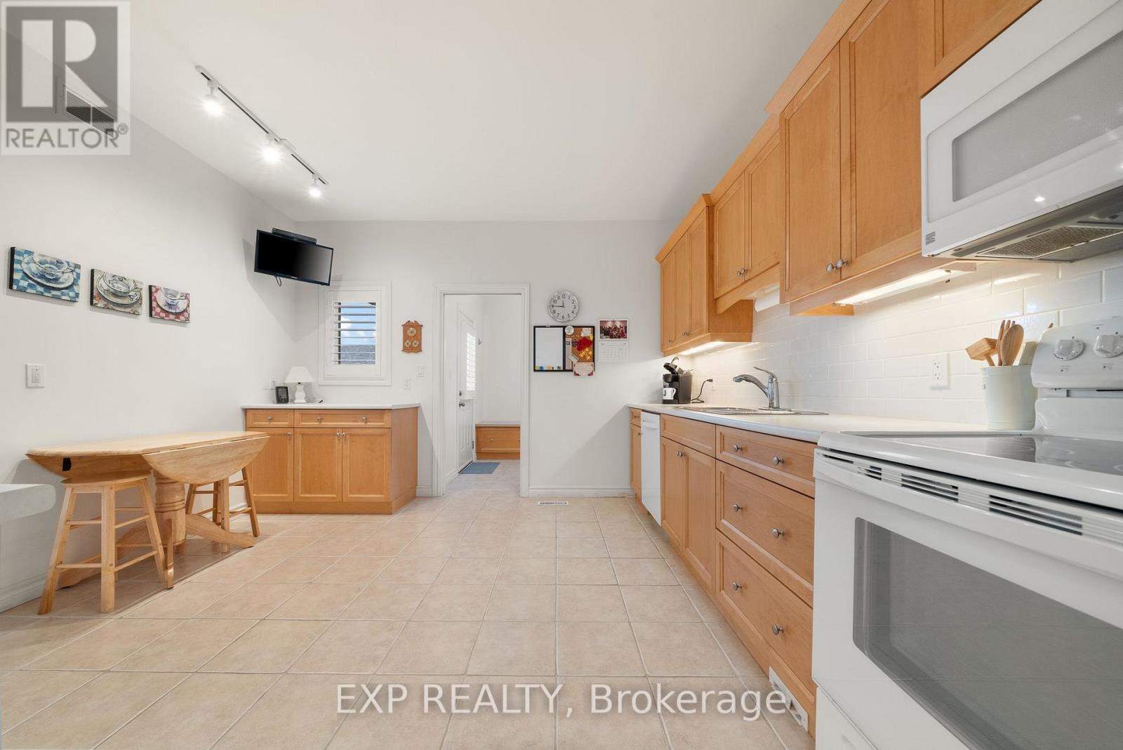 45 Maplehurst Crescent, Prince Edward County, Ontario  K0K 3L0 - Photo 8 - X12706772