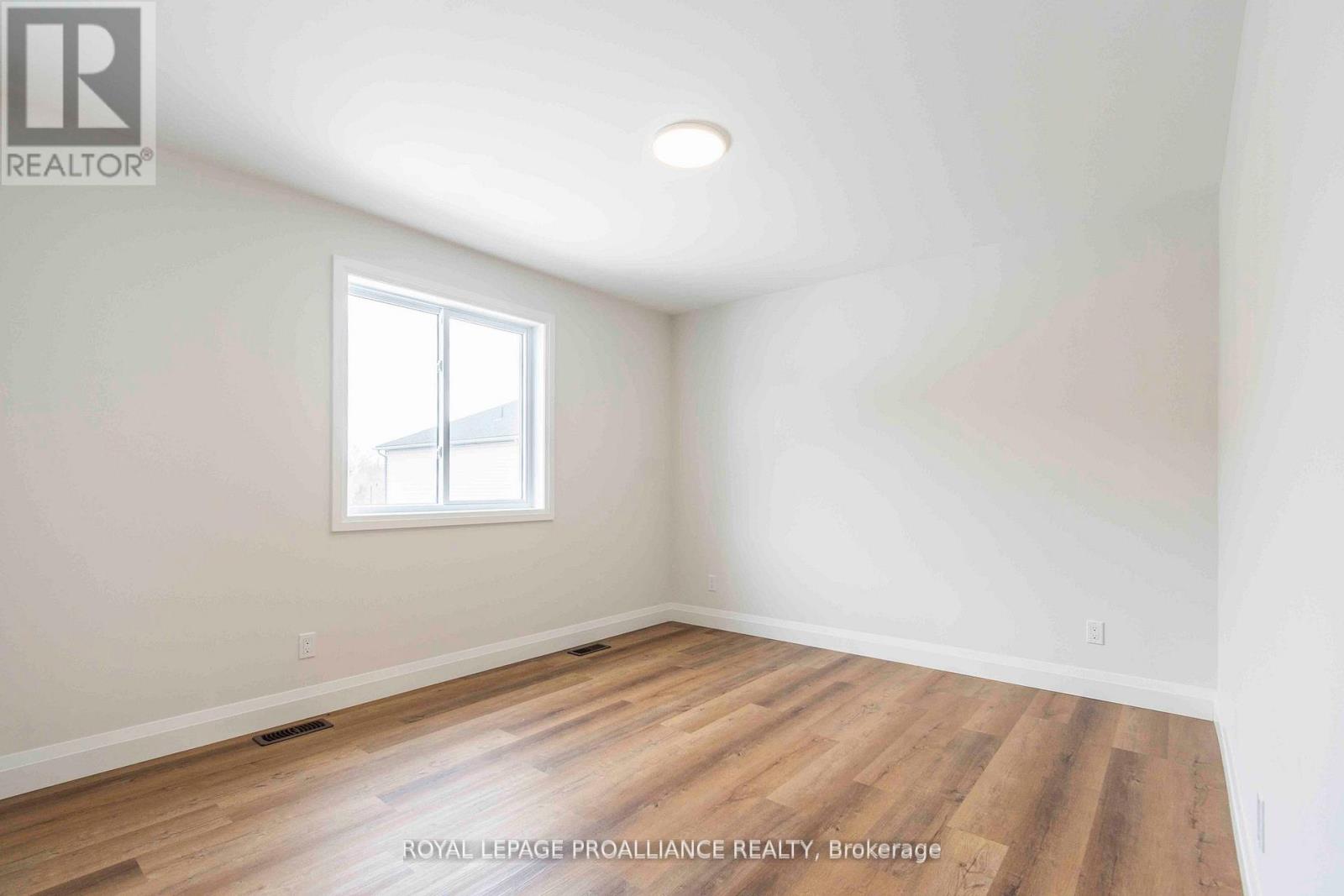 70 Stirling Crescent, Prince Edward County, Ontario  K0K 2T0 - Photo 12 - X12709238