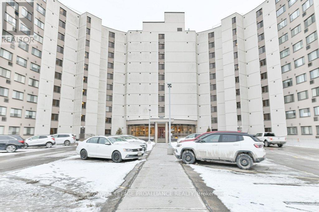 1001 - 2 Front Street, Belleville, Ontario  K8N 5K7 - Photo 2 - X12713870