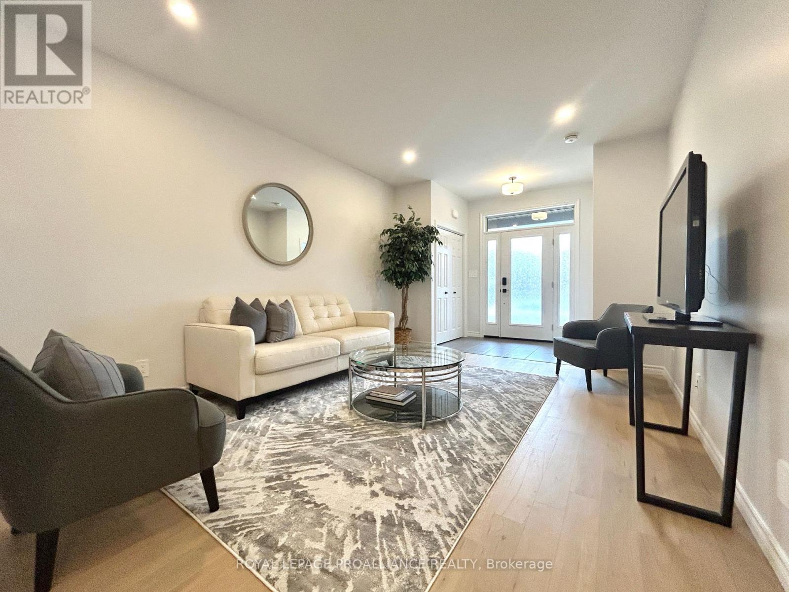 33 Athabaska Drive, Belleville, Ontario  K8N 0T1 - Photo 3 - X12714070