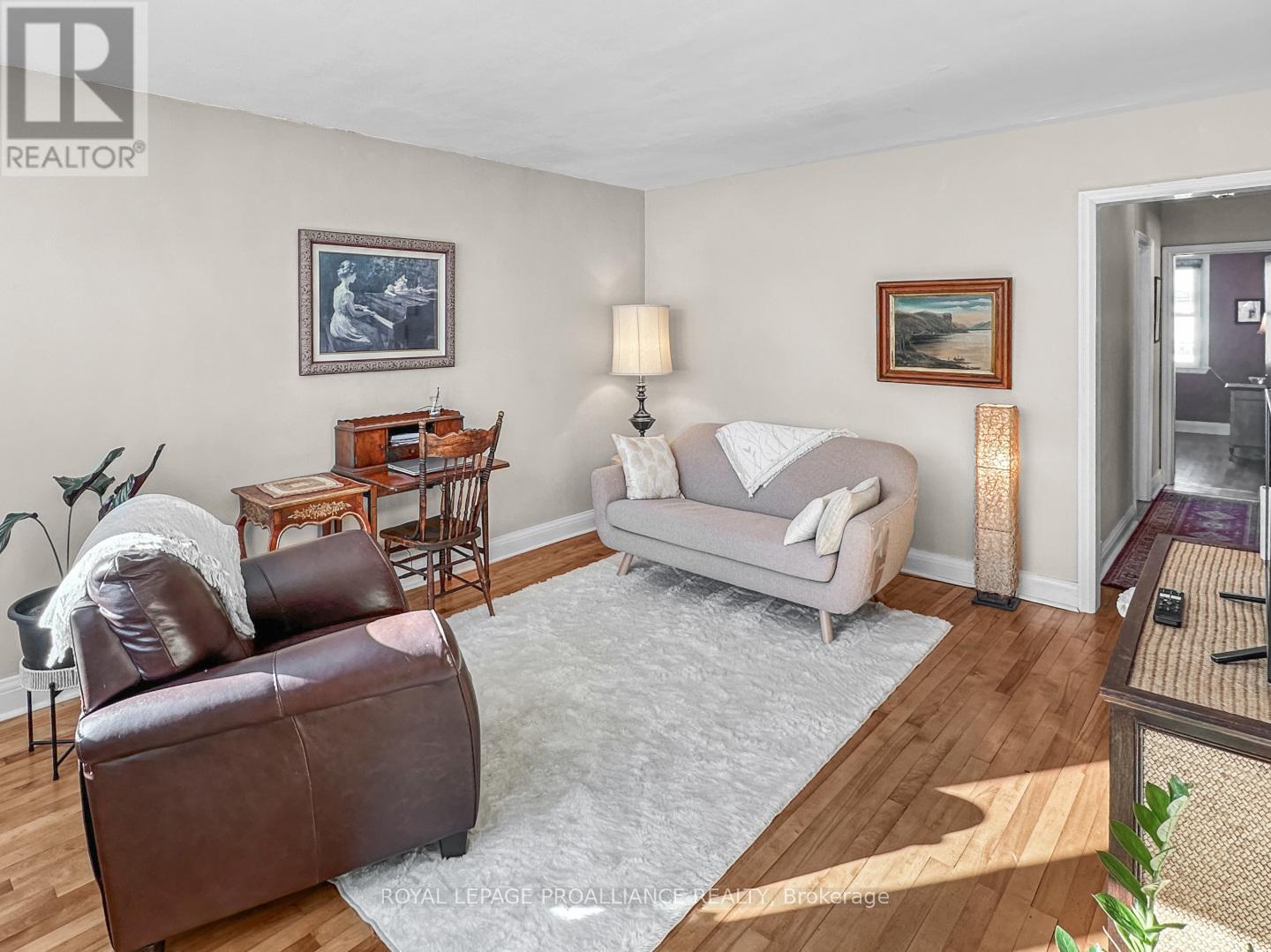 284 Victoria Avenue, Belleville, Ontario  K8N 2C7 - Photo 5 - X12721412