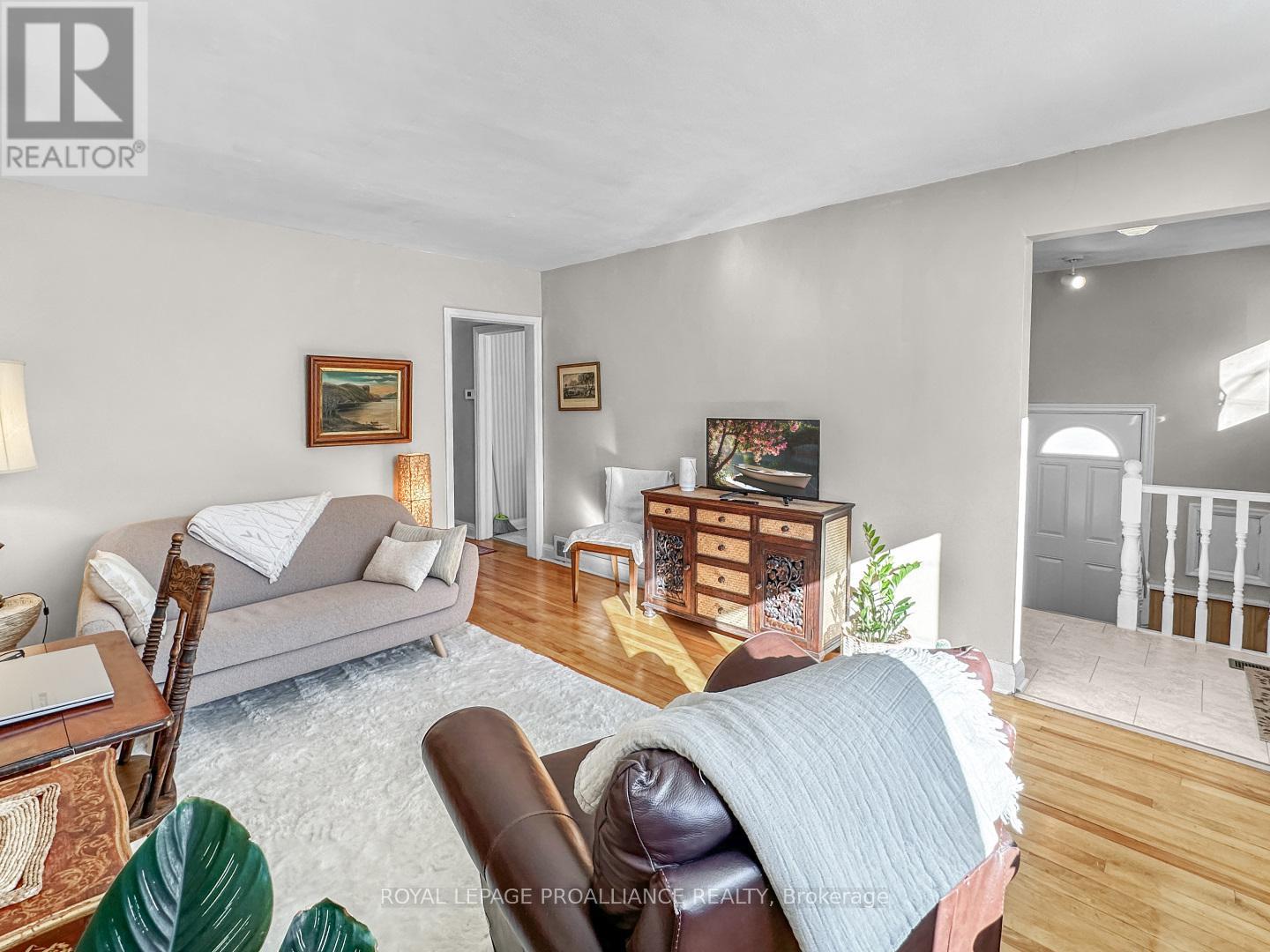 284 Victoria Avenue, Belleville, Ontario  K8N 2C7 - Photo 6 - X12721412