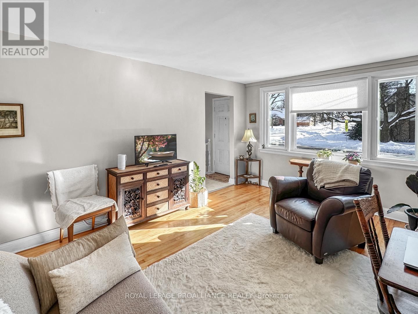 284 Victoria Avenue, Belleville, Ontario  K8N 2C7 - Photo 7 - X12721412