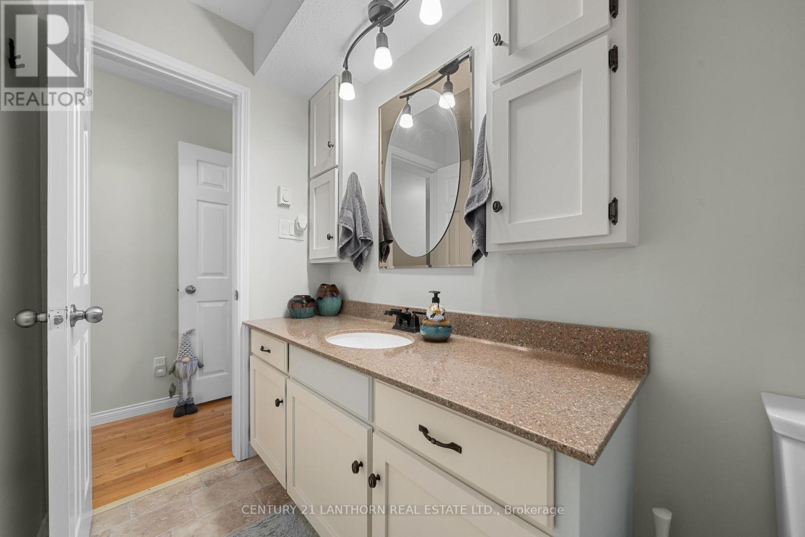 212 Main Street, Deseronto, Ontario  K0K 1X0 - Photo 39 - X12723068