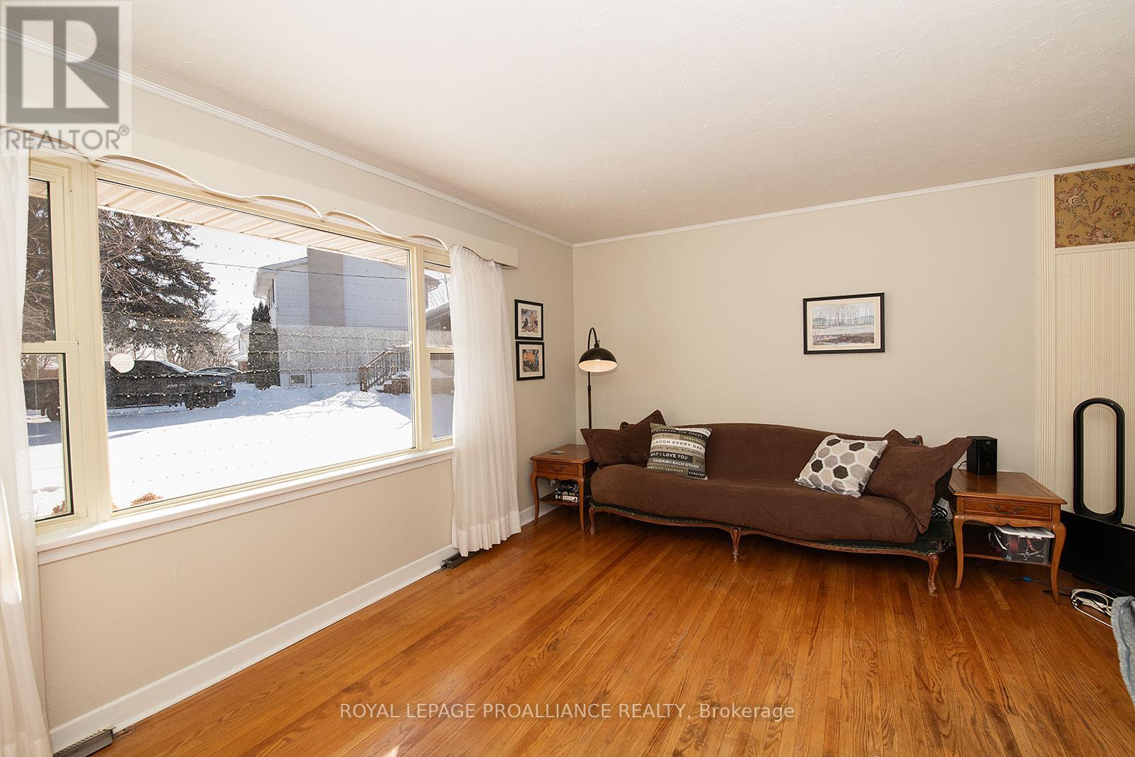 26 Plaza Square, Belleville, Ontario  K8N 4J3 - Photo 4 - X12723460