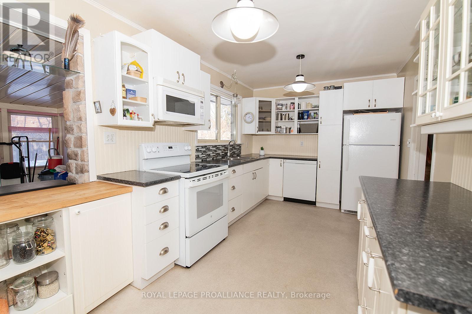 26 Plaza Square, Belleville, Ontario  K8N 4J3 - Photo 8 - X12723460