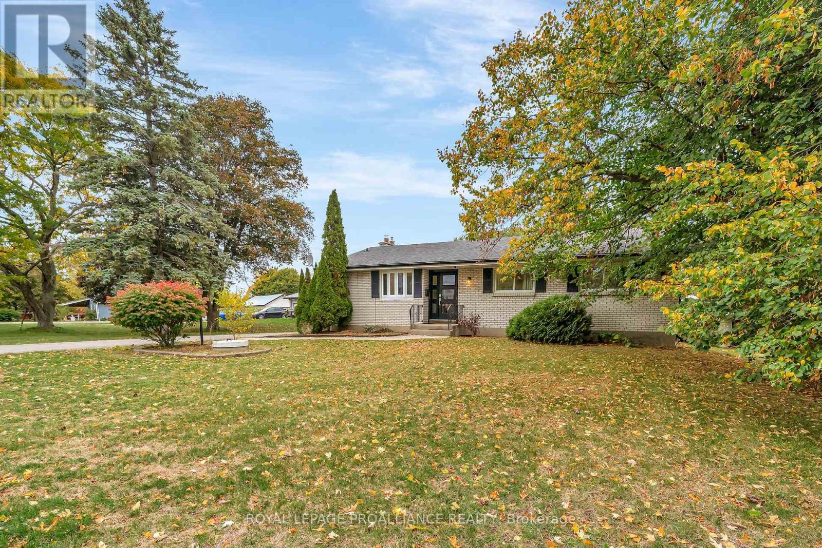 97 Roseland Drive, Quinte West, Ontario  K0K 1L0 - Photo 7 - X12729446