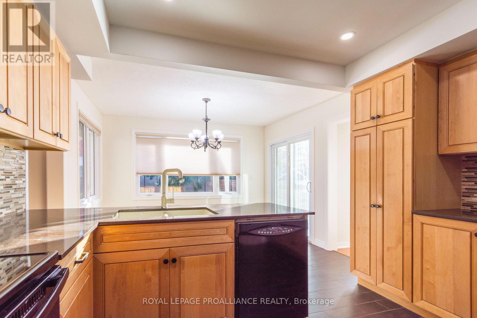 37 Dungannon Drive, Belleville, Ontario  K8P 5E7 - Photo 15 - X12729694